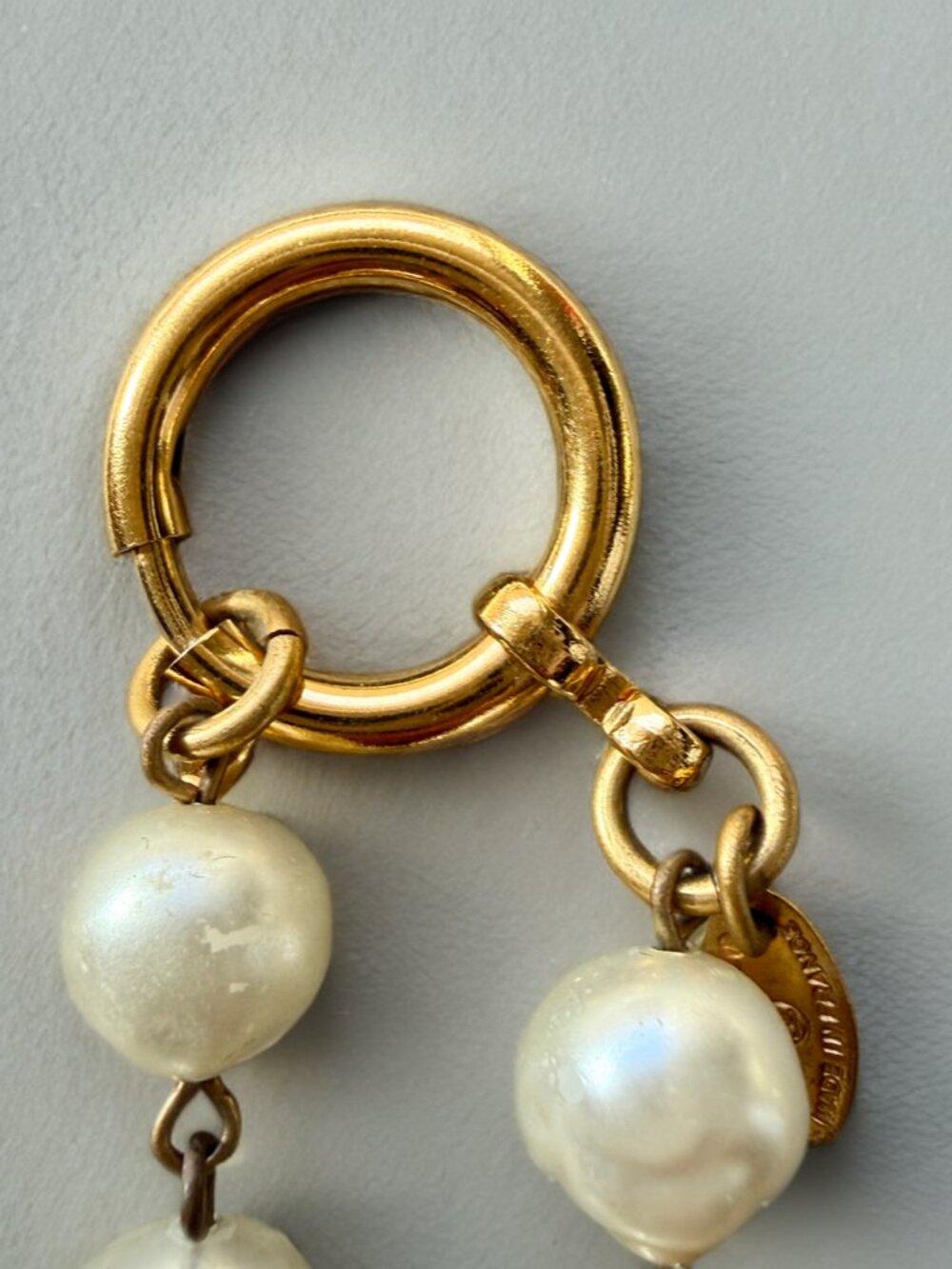 Chanel Vintage Faux Pearl Gold-Plated 1980s Medallion Necklace - Picture 7 of 8
